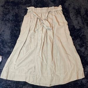 H&M green loose fitting skirt